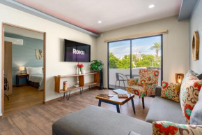 New & Comfy, 5 Star Area, Walk 2 Beach, Pool, Views, King Bed